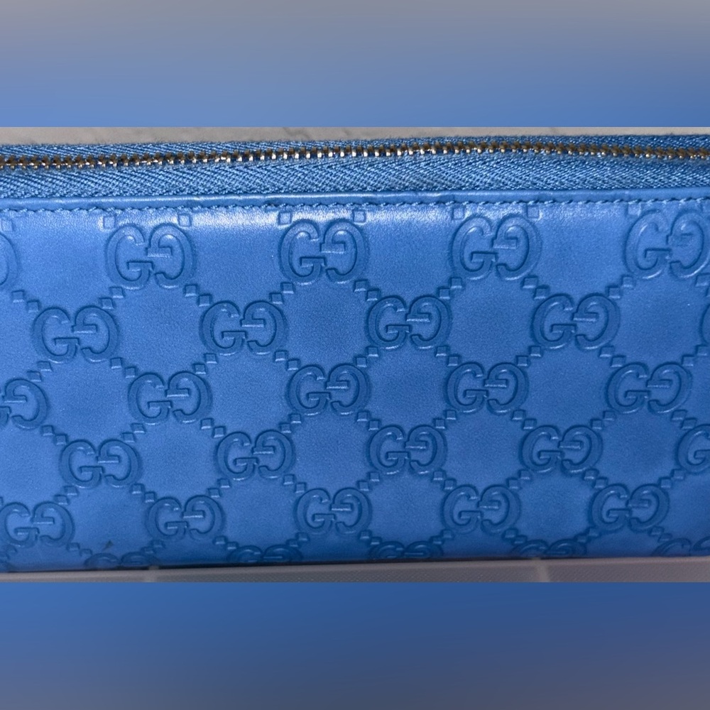 GUCCI SIGNATURE GUCCISIMA INTERLOCKING GG EMBOSSED BLUE LEATHER ZIPAROUND WALLET - Picture 3 of 16